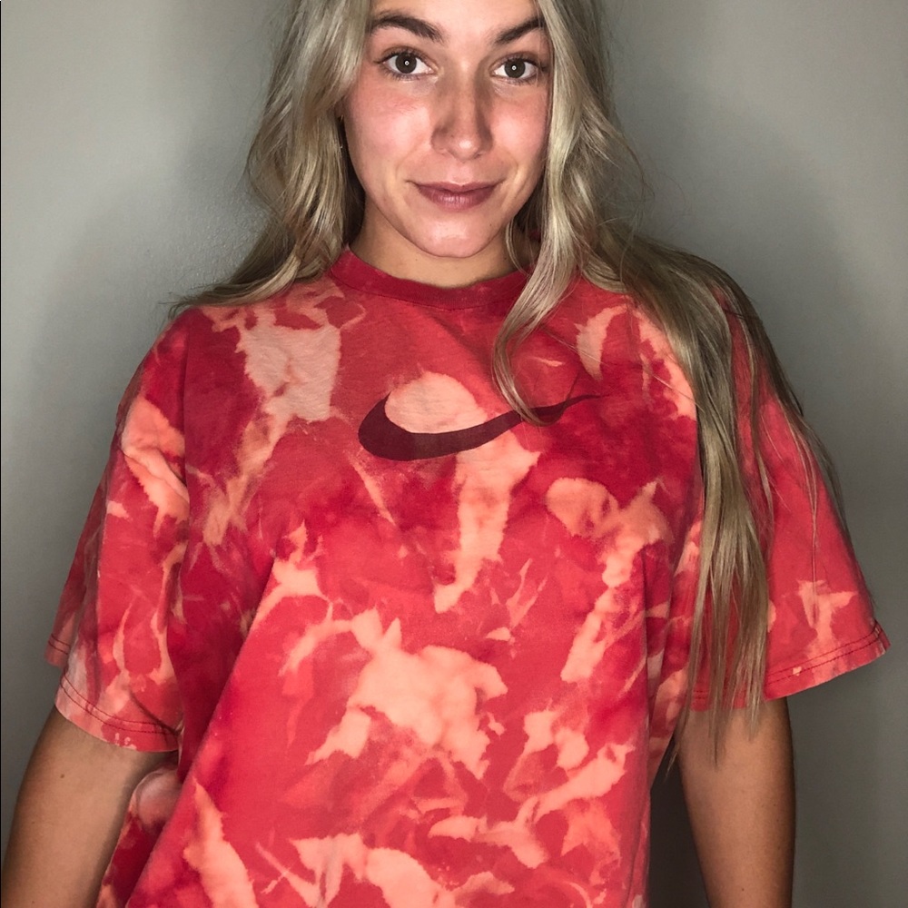 Vintage Y2K 2000’s Red Nike bleachwork graphic tee - Picture 2 of 4